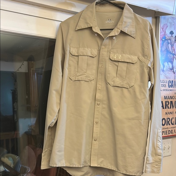 Under Armour Two-Tone Shirt. No tags, but never worn. - Picture 1 of 5